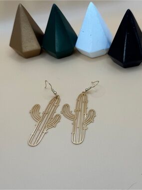 🌵 Lightweight Gold Cactus Statement Earrings